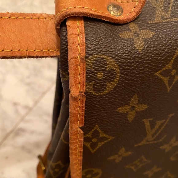 Authentic Louis Vuitton Saumur 2 sided crossbody. - Picture 11 of 14